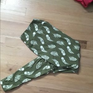 TC LuLaRoe olive green with feathers leggings